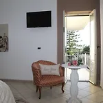 לינה וארוחת בוקר Maison Blanche
