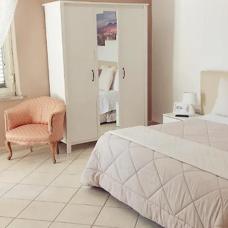 فندق مبيت وإفطار Maison Blanche بومبيي