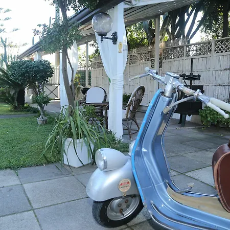 فندق مبيت وإفطار Maison Blanche بومبيي
