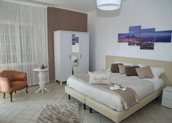 Bed & Breakfast Maison Blanche 4*